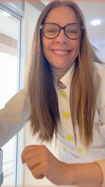 Dra. Juliana Zambotto sorrindo